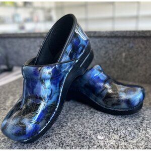 Dansko Womens Professional Clogs Blue Brushstroke Pattern Comfortable Footwear